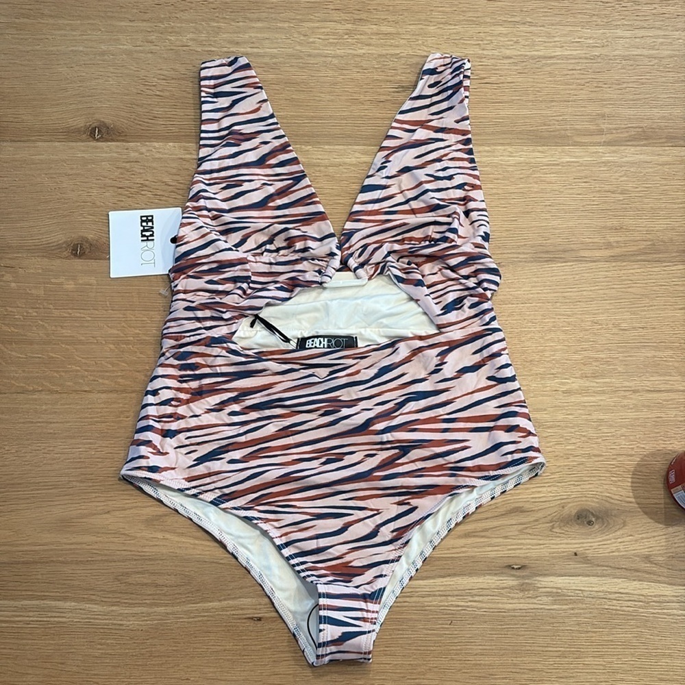 NWT Beachriot Lana One Piece - Picture 4 of 9